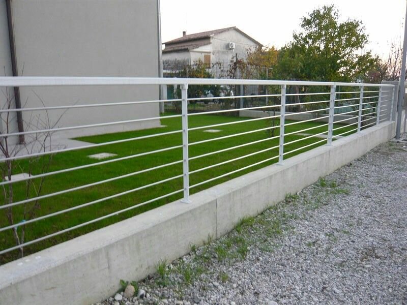 Recinzione metallica per cortile privato