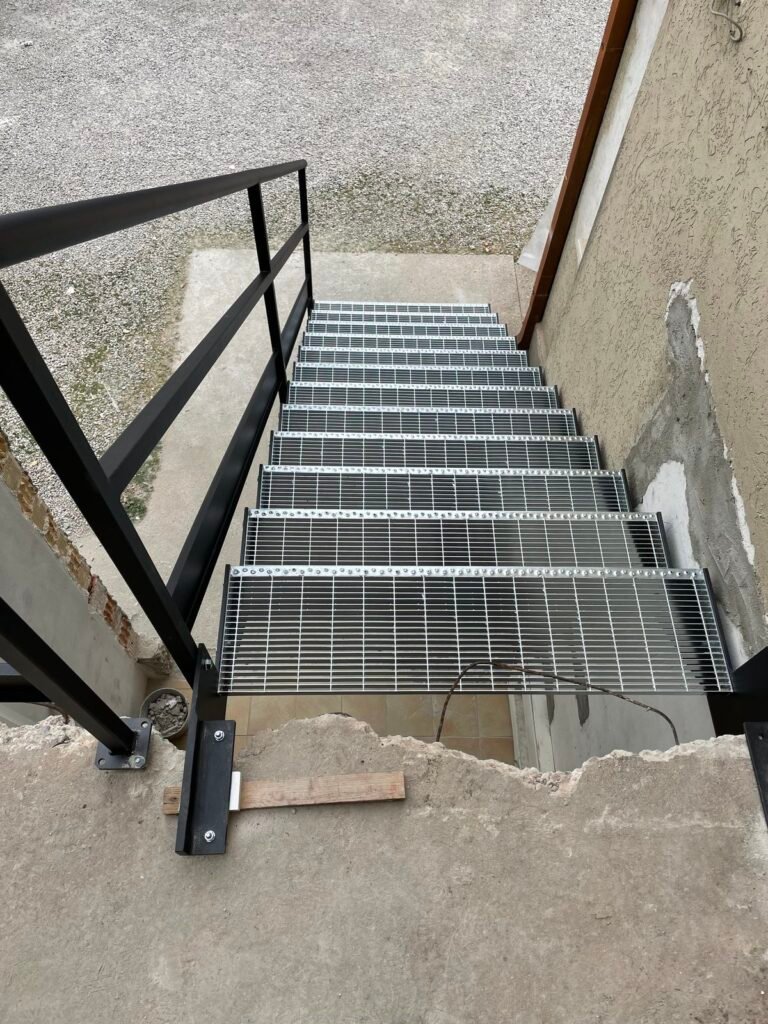 Scale in ferro Macerata su misura per abitazione