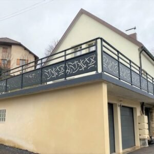 Ringhiera per terrazzo durante la fabbricazione